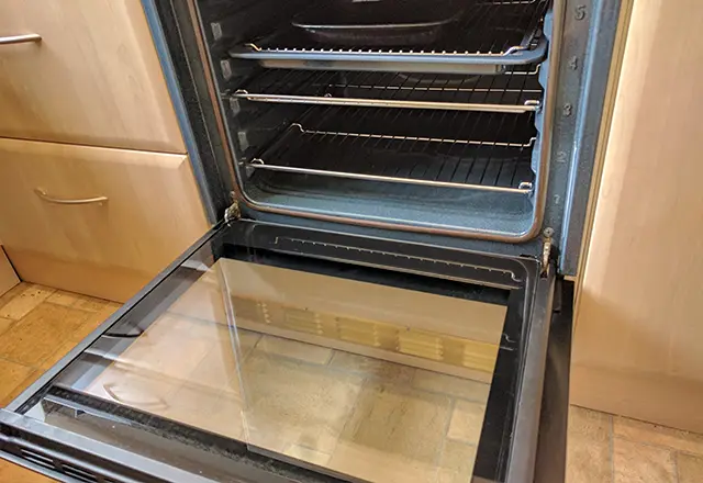 oven cleaning services in Cobham - After cleaning 5